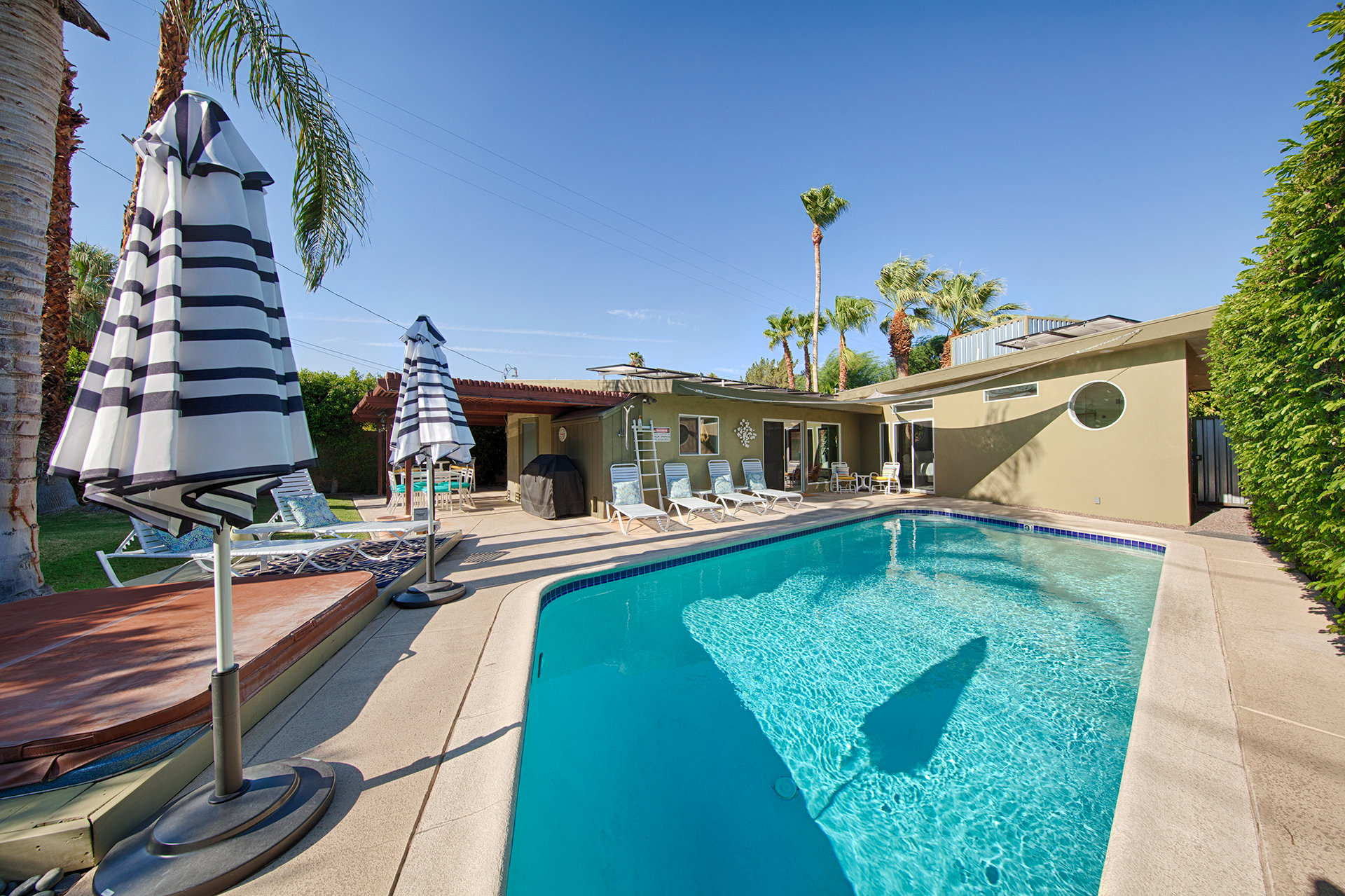 The pool of a mid-century modern home in Movie Colony East